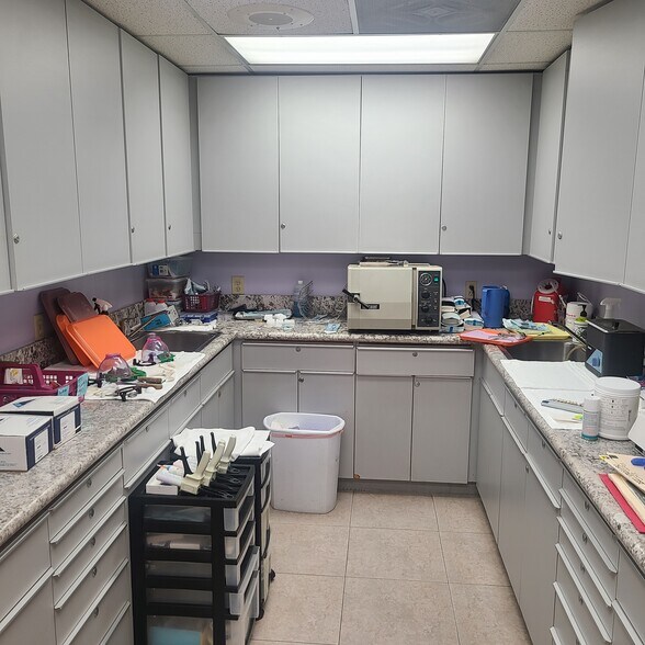 More Photos Of 1305-1307 N San Fernando Blvd, Burbank Flex For Sale