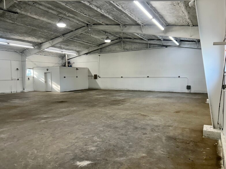 More Photos Of 2431 Hill Rd, Fairbanks Industrial For Sale