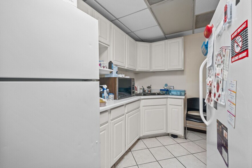 More Photos Of 7107 W Belmont Ave, Chicago Medical For Lease