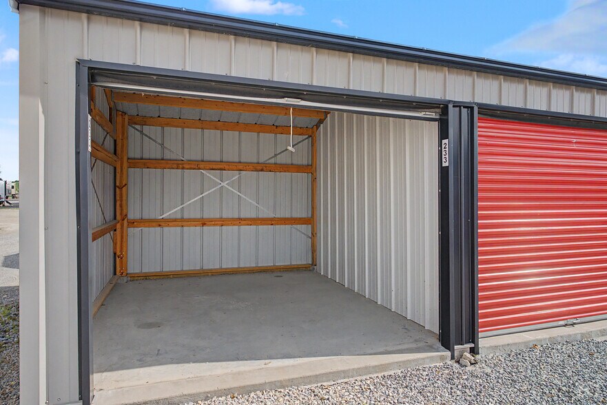 More Photos Of 2102 N Outer Dr, Dexter Office For Sale