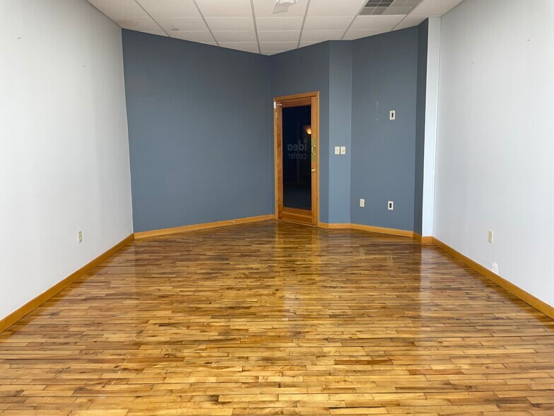 More Photos Of 600 S Main St, Oshkosh Office For Lease