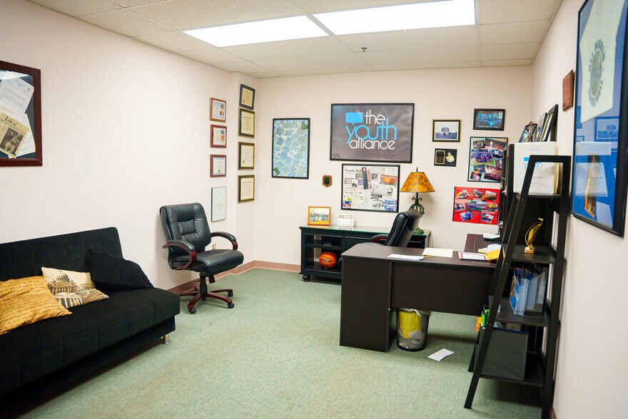 More Photos Of 1301 W Forest Grove Rd, Vineland Flex For Lease