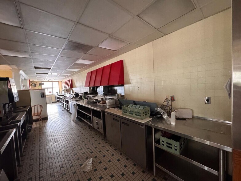 More Photos Of 2439 E Sharon Rd, Cincinnati Restaurant For Sale