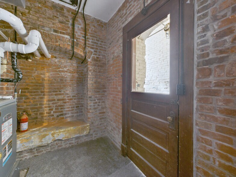 More Photos Of 220 E 6th St, Minden Office Residential For Sale