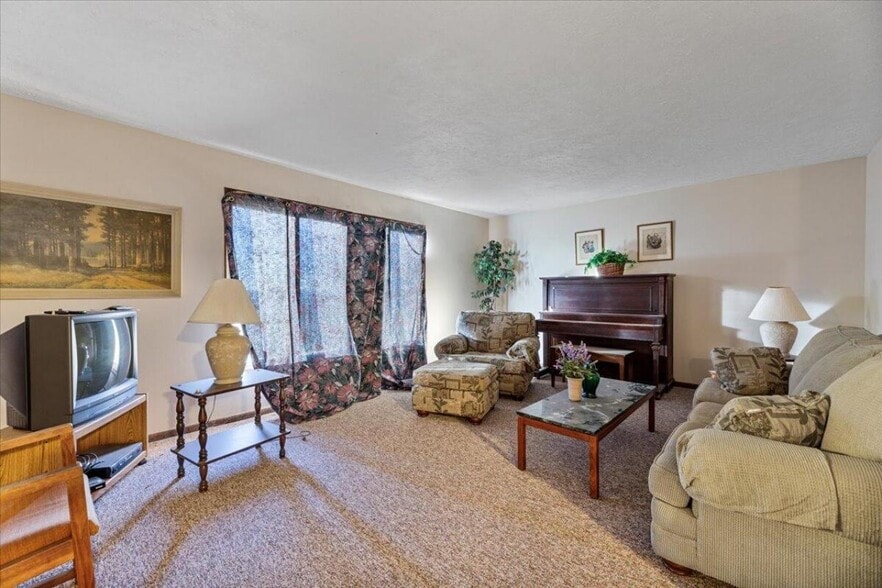 More Photos Of 21551 270th St, Mc Clelland Office For Sale