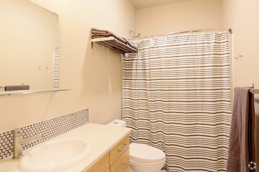 More Photos Of 4780 SE Milwaukie Ave, Portland Apartments For Sale
