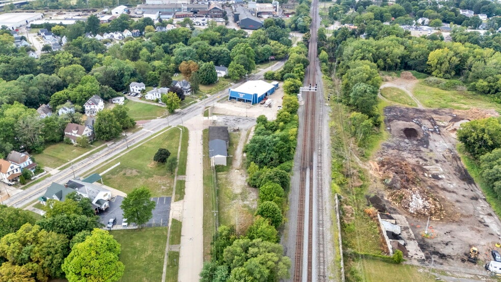 More Photos Of 215 W Bridge St, Elyria General Retail For Sale