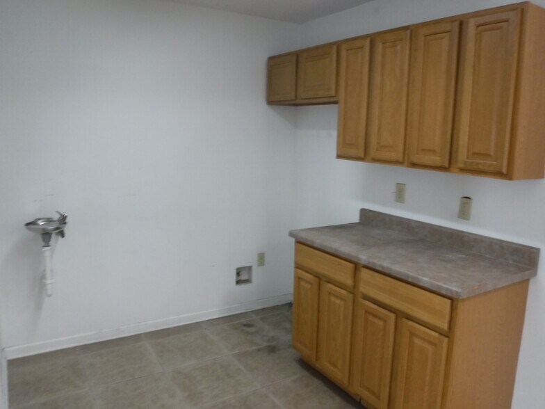 More Photos Of 310 Moore Ln, Collierville Warehouse For Lease