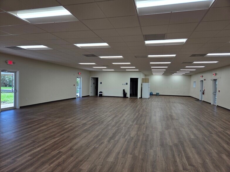 More Photos Of 10300 Riverside Dr, Palm Beach Gardens Schools For Lease