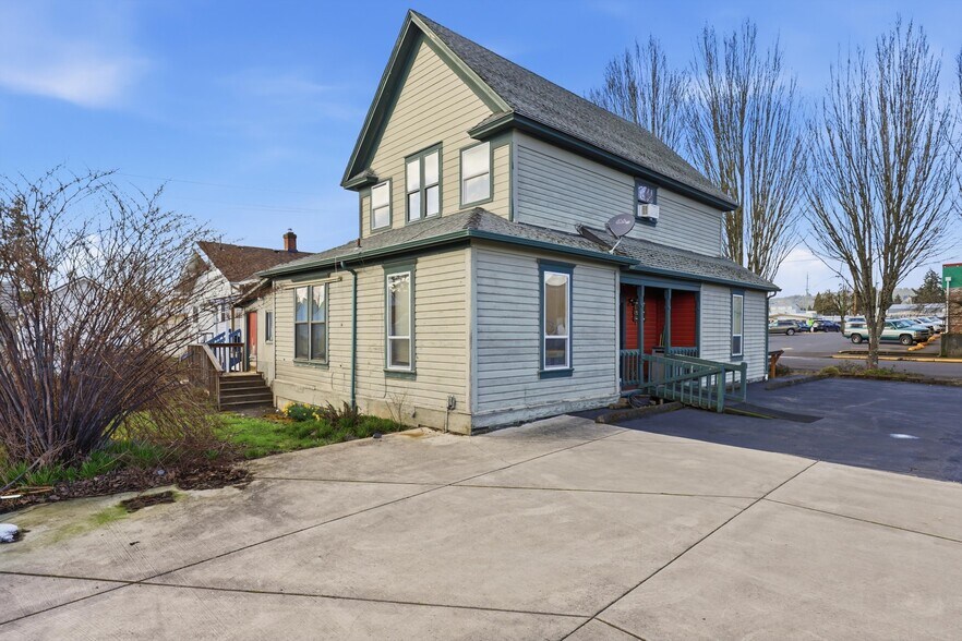 More Photos Of 114 E 2nd St, Newberg Office For Sale
