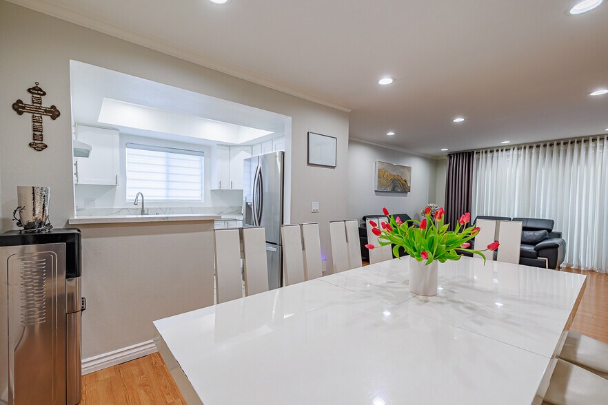 More Photos Of 904 E Lomita Ave, Glendale Apartments For Sale