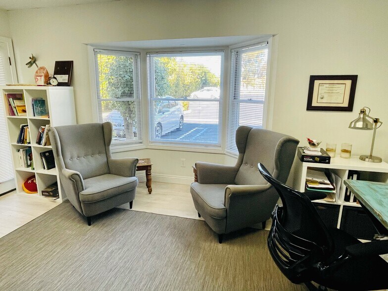 More Photos Of 2488 Newport Blvd, Costa Mesa Office For Lease