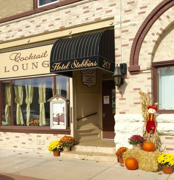 More Photos Of 201 Steele St, Algoma Hotel For Sale