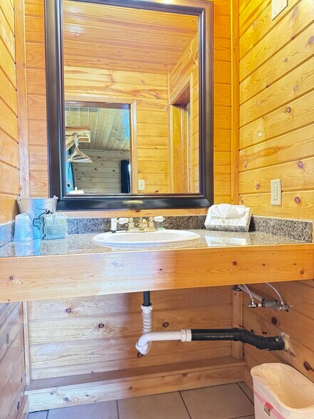 More Photos Of 1665 Whisper Ridge Rd, Ashton Hotel For Sale