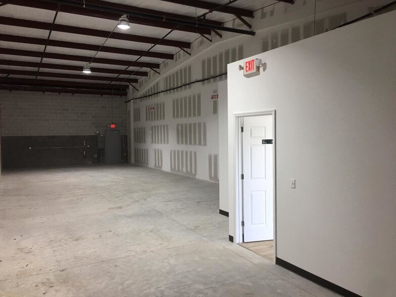 More Photos Of 1550 Tileston Rd, Saint Cloud Warehouse For Lease