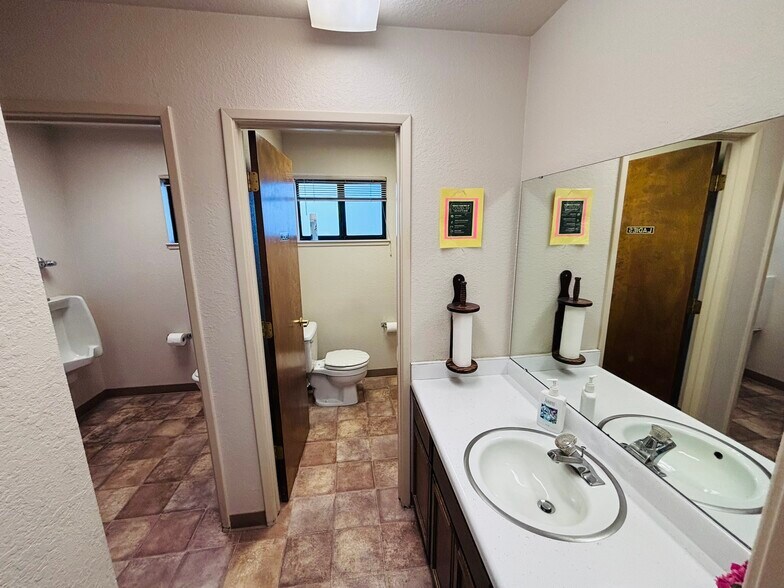 More Photos Of 571 Stanislaus Ave, Angels Camp Office For Sale