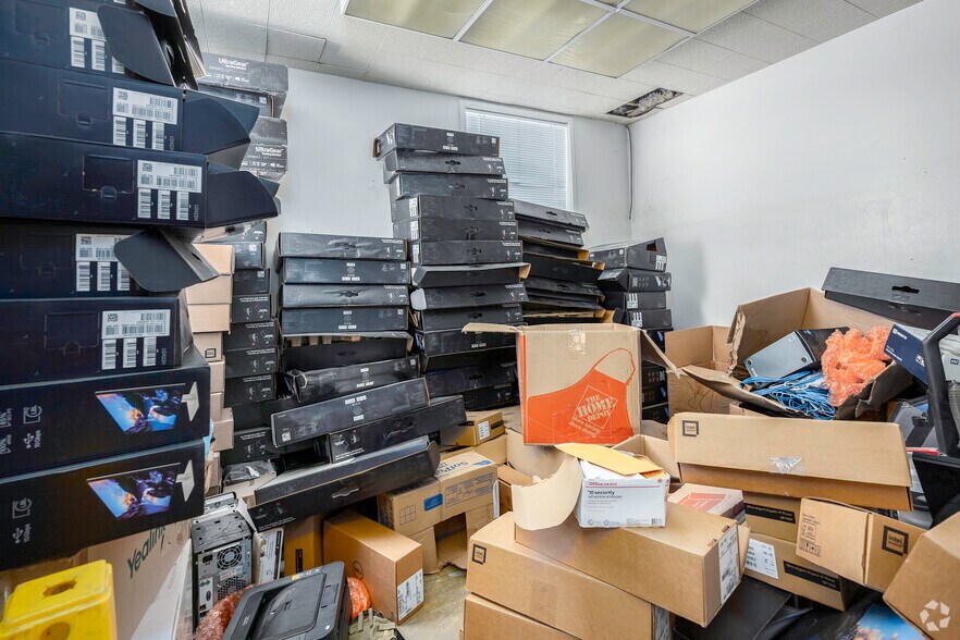 More Photos Of 900 F St, West Sacramento Truck Terminal For Sale