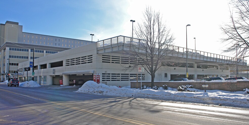 More Photos Of 555 N Plankinton Ave, Milwaukee Parking Garage For Lease