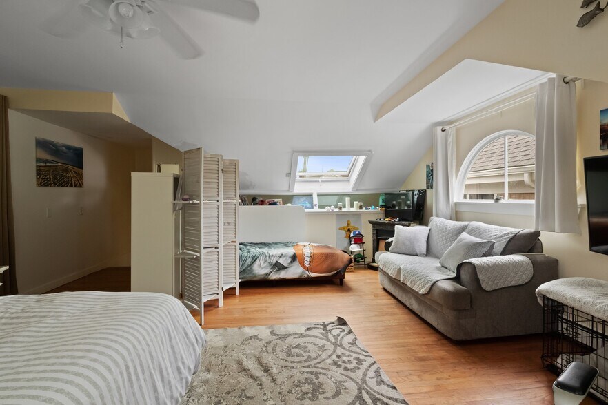 More Photos Of 418 Commercial St, Provincetown Storefront Retail Residential For Sale