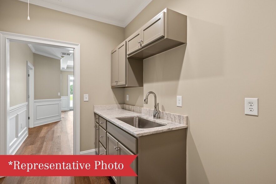 More Photos Of 1060 Garland Dr, Bogart Office For Sale