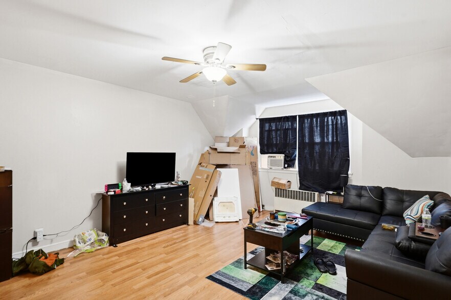 More Photos Of 40 S Hamilton St, Poughkeepsie Apartments For Sale