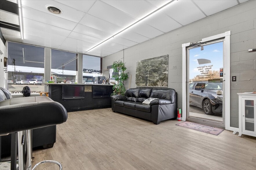 More Photos Of 218 S Comanche Ave, Bartlesville Auto Repair For Sale