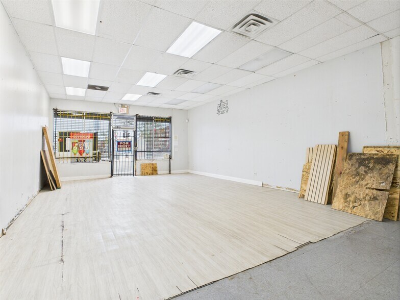 More Photos Of 3801 W Division St, Chicago Unknown For Lease