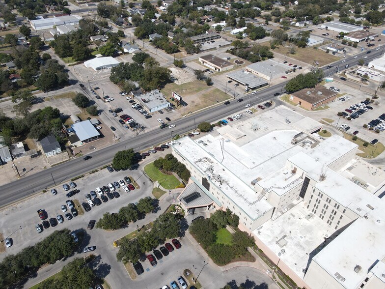 More Photos Of 1403 N Navarro St, Victoria Restaurant For Sale