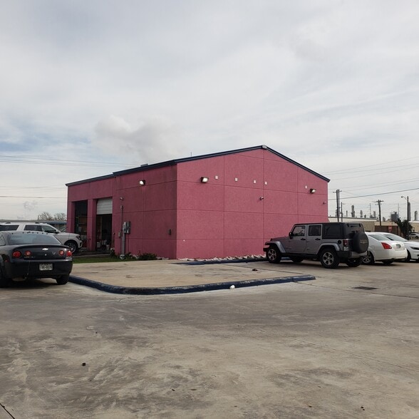 More Photos Of 3102 1st Ave S, Texas City Auto Repair For Sale