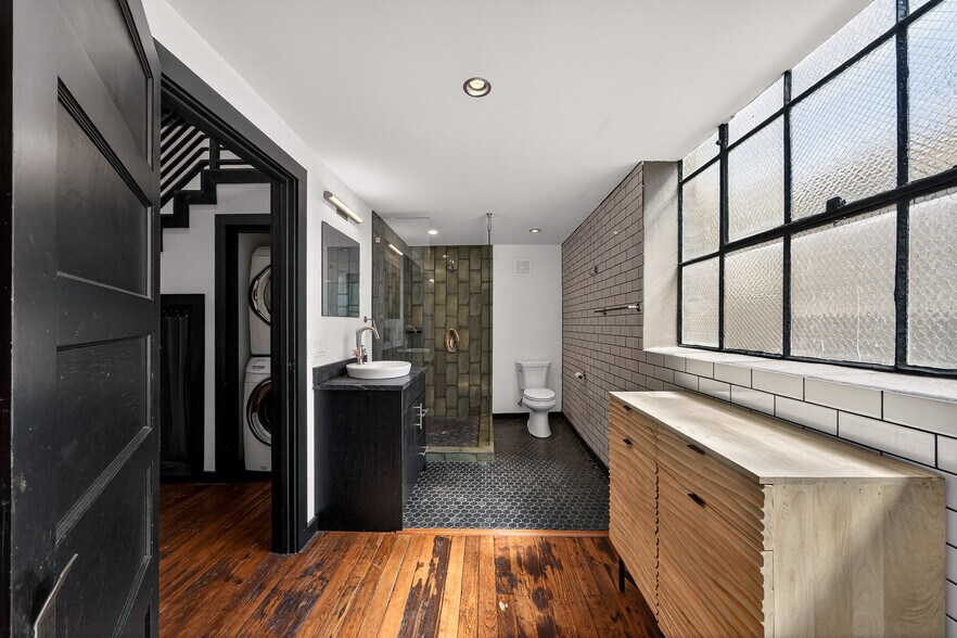 More Photos Of 614 High St, Comfort Storefront Retail Residential For Sale