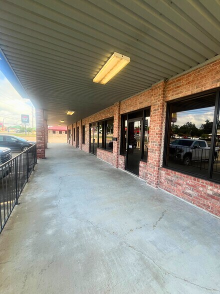 More Photos Of 906 Us Highway 271 S, Gilmer Storefront For Lease