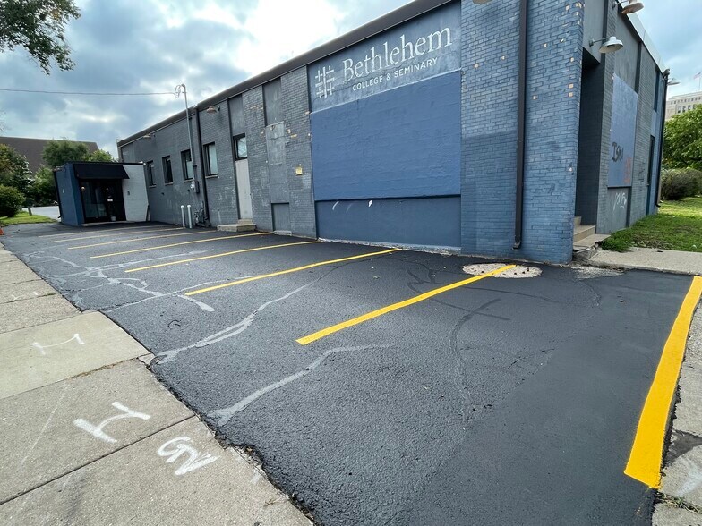 More Photos Of 1227 S 6th St, Minneapolis Freestanding For Lease