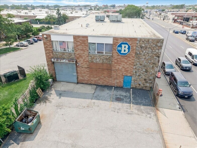 More Photos Of 200 E Sunrise Hwy, Freeport Warehouse For Lease