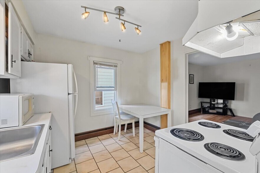 More Photos Of 6 Elmer St, Madison Storefront Retail Residential For Sale