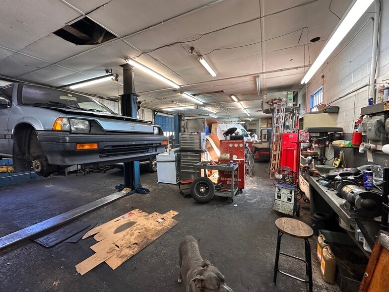 More Photos Of 105 E Hill St, Louisville Auto Repair For Sale