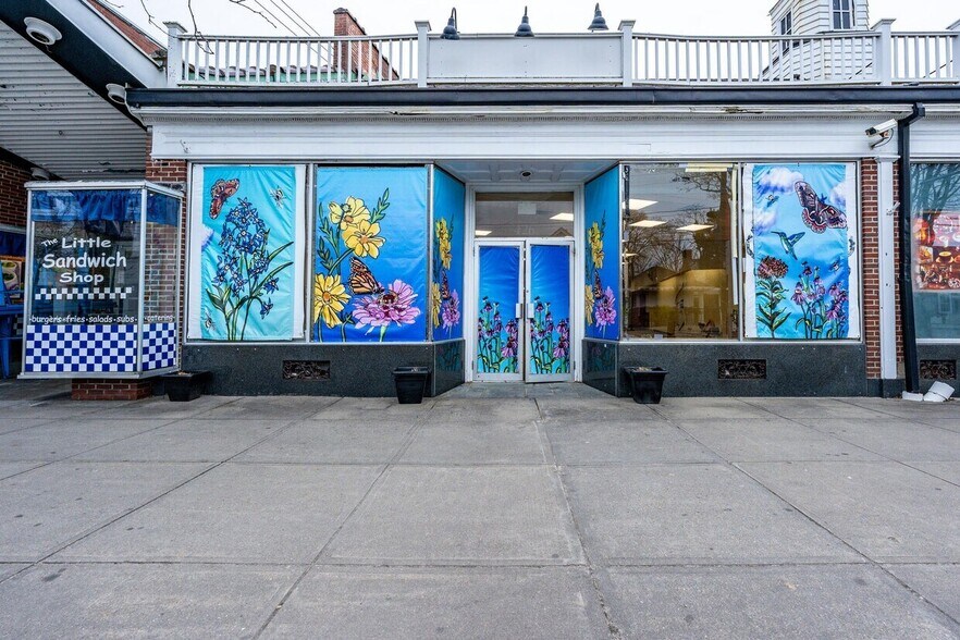 Primary Photo Of 426-428 Main St, Hyannis Storefront For Lease