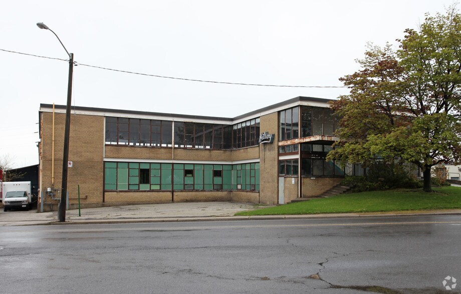 More Photos Of 670 Caledonia Rd, Toronto Showroom For Lease