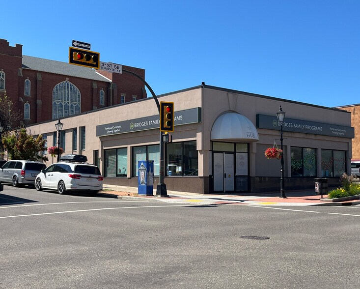 More Photos Of 477 3rd St SE, Medicine Hat Office For Sale