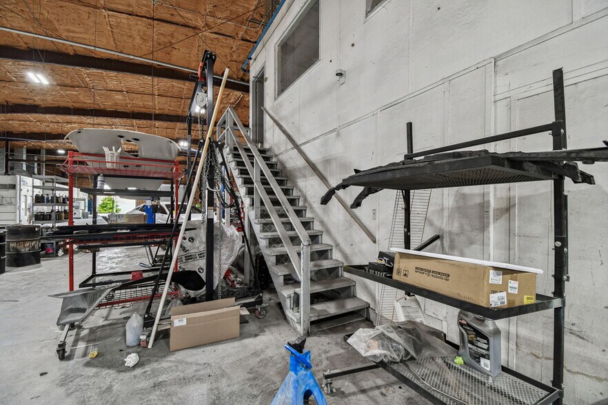 More Photos Of 4811 W Sligh Ave, Tampa Warehouse For Lease
