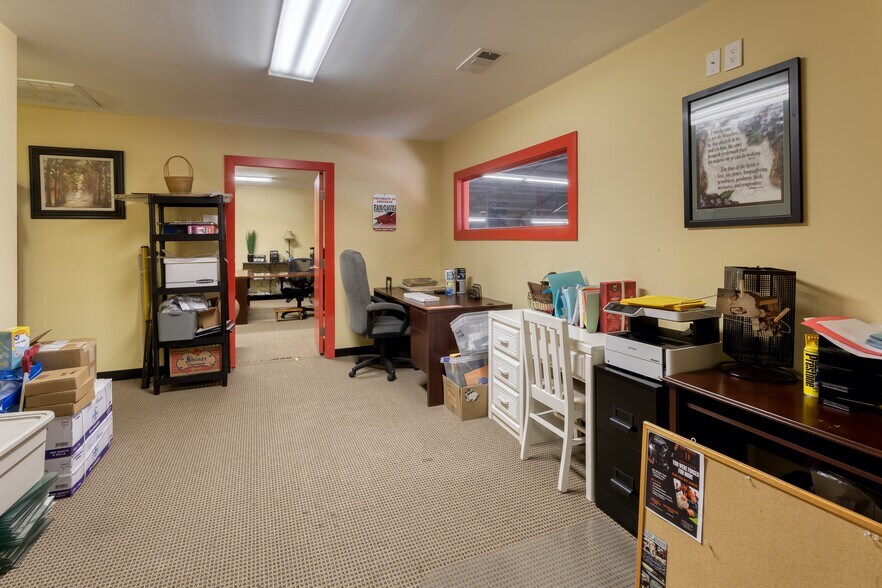 More Photos Of 462 E Henri De Tonti Blvd, Springdale Warehouse For Sale