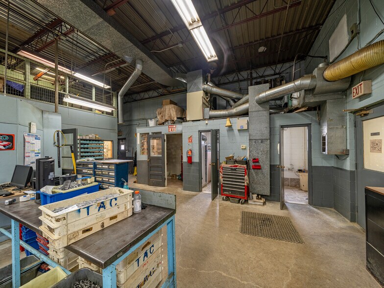 More Photos Of 170 Bennington Dr, Rochester Manufacturing For Lease