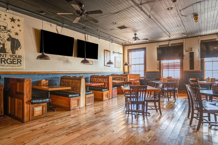 More Photos Of 209 W Congress St, Savannah Restaurant For Sale