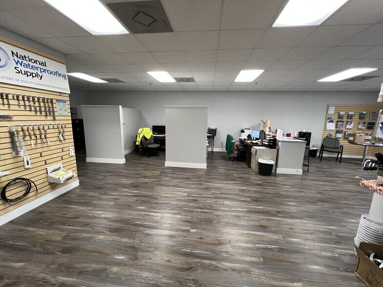 More Photos Of 550 Kane Ct, Oviedo Warehouse For Lease