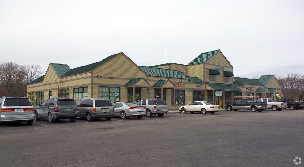 Primary Photo Of 561-567 S County Trl, Exeter Unknown For Lease