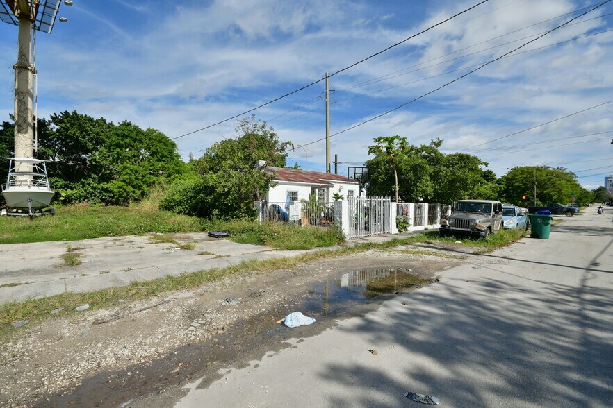 More Photos Of 321 NW 37th St, Miami Land For Sale