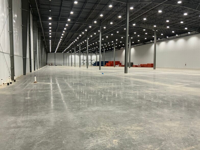 More Photos Of 2349 Goshen Tpke, Scotchtown Warehouse For Lease