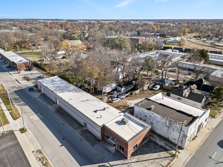 More Photos Of 1920 N National Ave, Springfield Warehouse For Lease