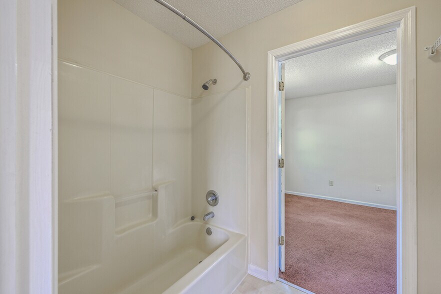 More Photos Of 106 Mayrant St, Summerville Office For Sale
