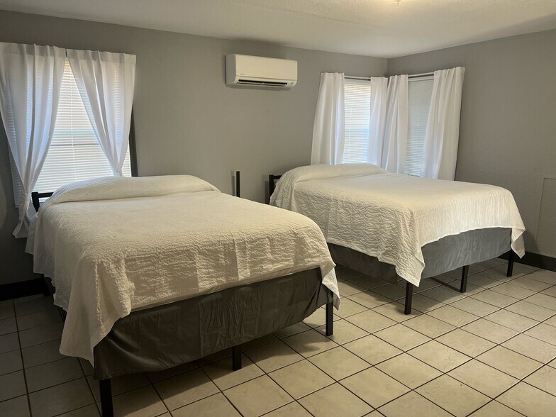 More Photos Of 1702 US 92, Auburndale Hotel For Sale