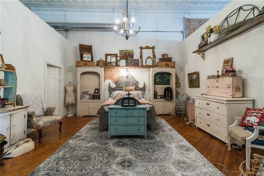 More Photos Of 306 W Main St, Denison Storefront For Sale